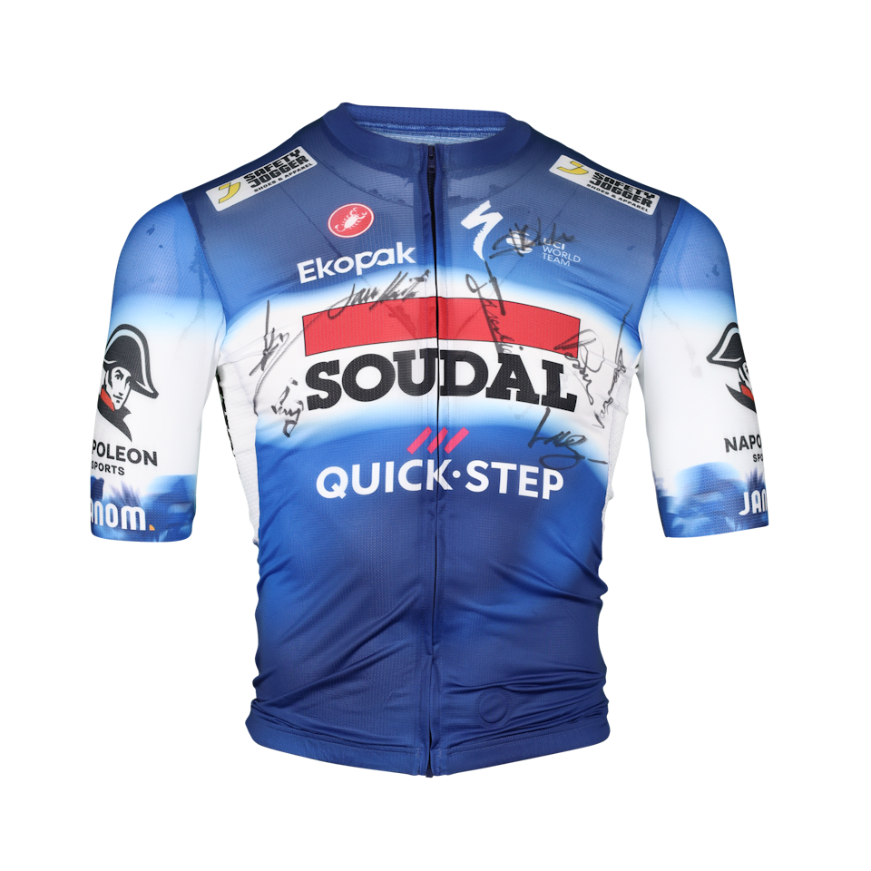Squad Signed Shirt - 1  | Giro d'Italia