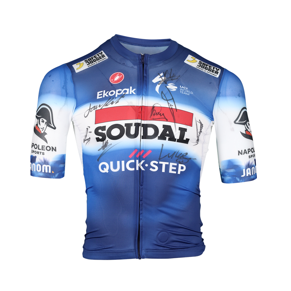 Squad Signed Shirt - 5  | Giro d'Italia