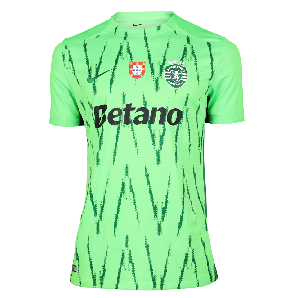 Conrad Harder Sporting CP shirt