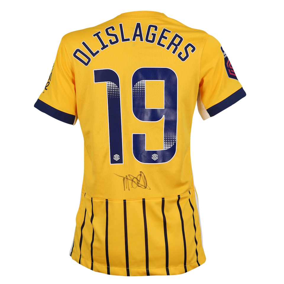 Marisa Olislagers Brighton & Hove Albion WFC shirt