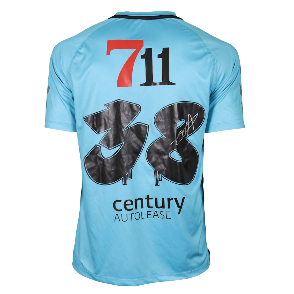 Luca Unbehaun FC Emmen shirt