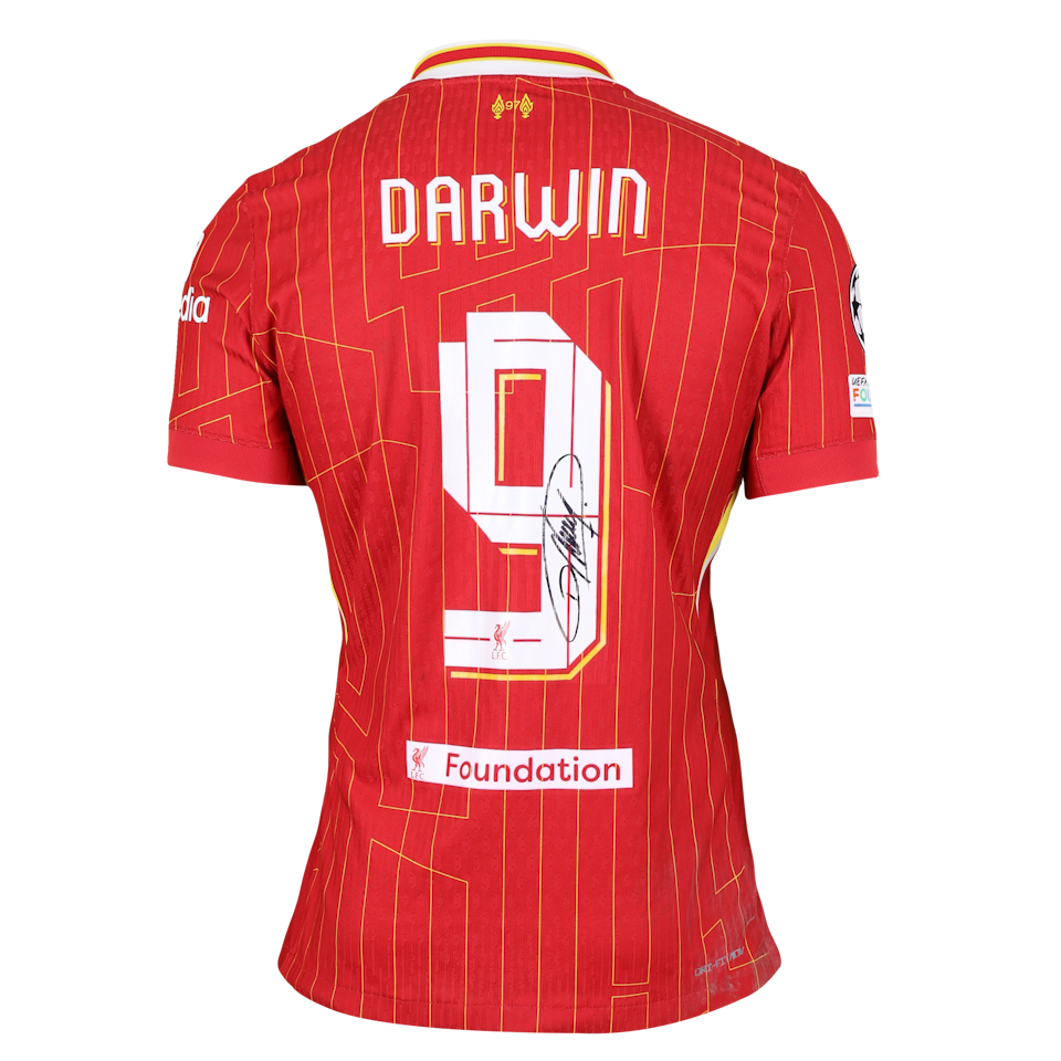 Darwin Núñez Liverpool shirt