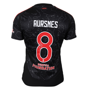 Fredrik Aursnes SL Benfica forması