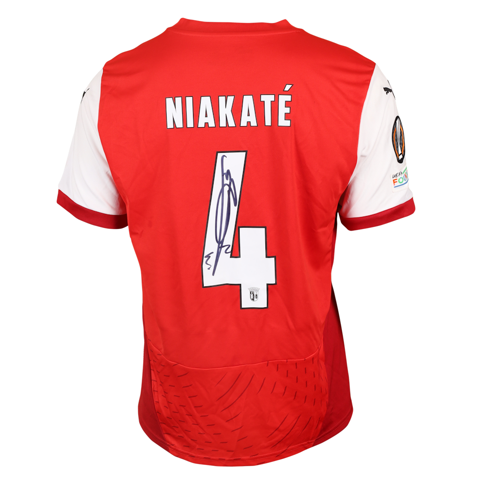Sikou Niakate SC Braga のシャツ
