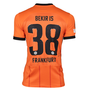 Eba Bekir İş Eintracht Frankfurt shirt
