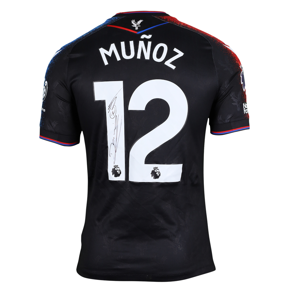 Daniel Muñoz Mejía Crystal Palace shirt