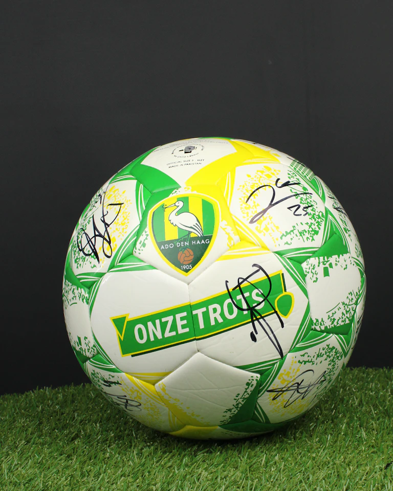 Squad Signed Ball | ADO Den Haag