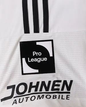 KAS Eupen-Trikot von Regan Charles-Cook