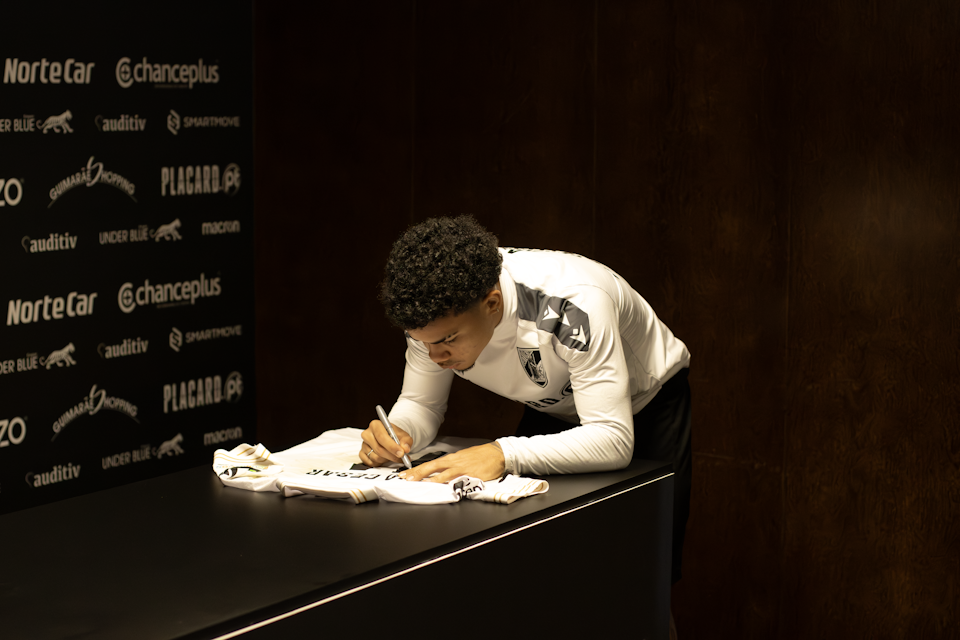 Kaio César Andrade Lima Vitória SC shirt