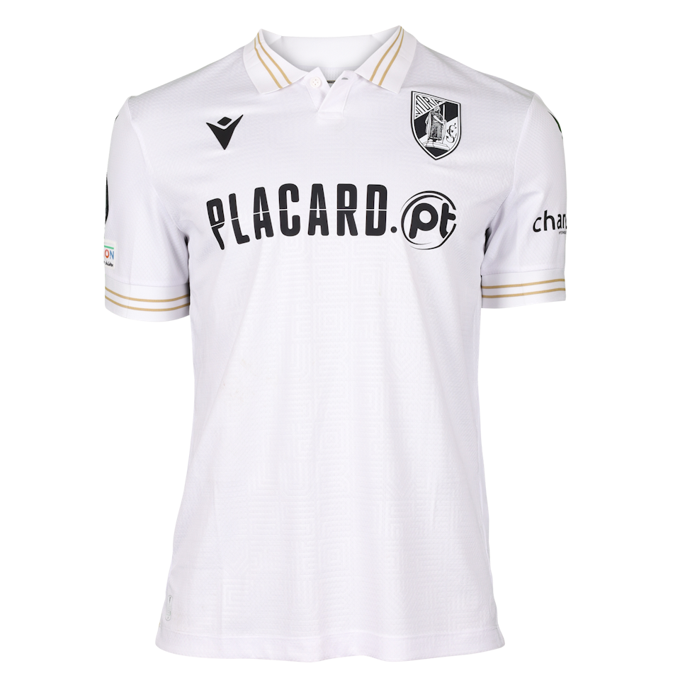 Oscar Rivas Viondi Vitória SC shirt
