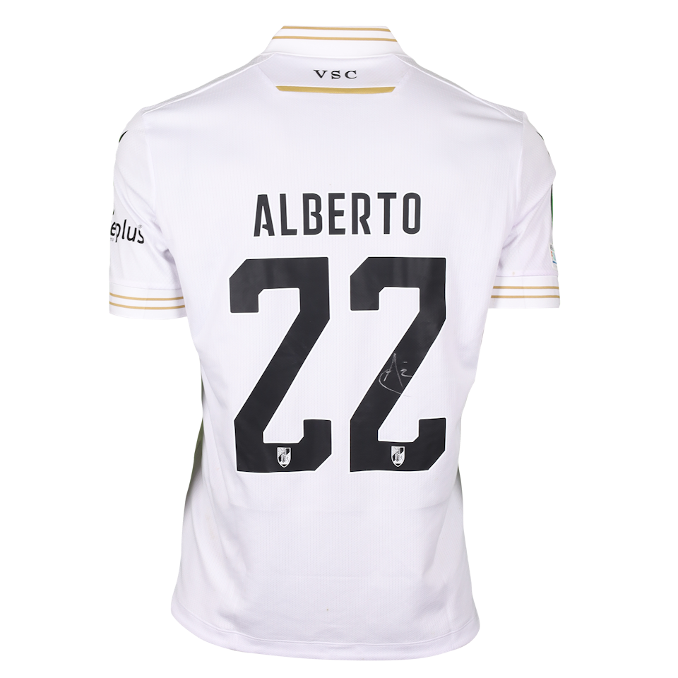 Alberto Oliveira Baio Vitória SC shirt