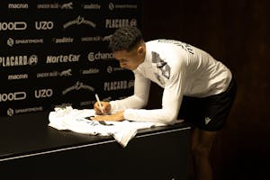 Alberto Oliveira Baio Vitória SC shirt