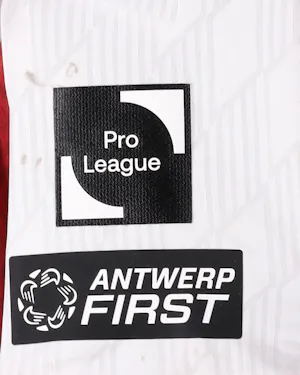 来自Royal Antwerp FC的Semm Renders球衣