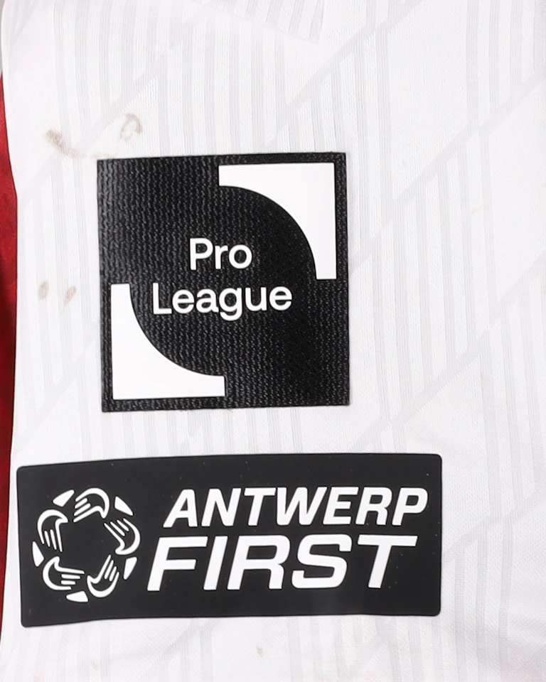 来自Royal Antwerp FC的Semm Renders球衣