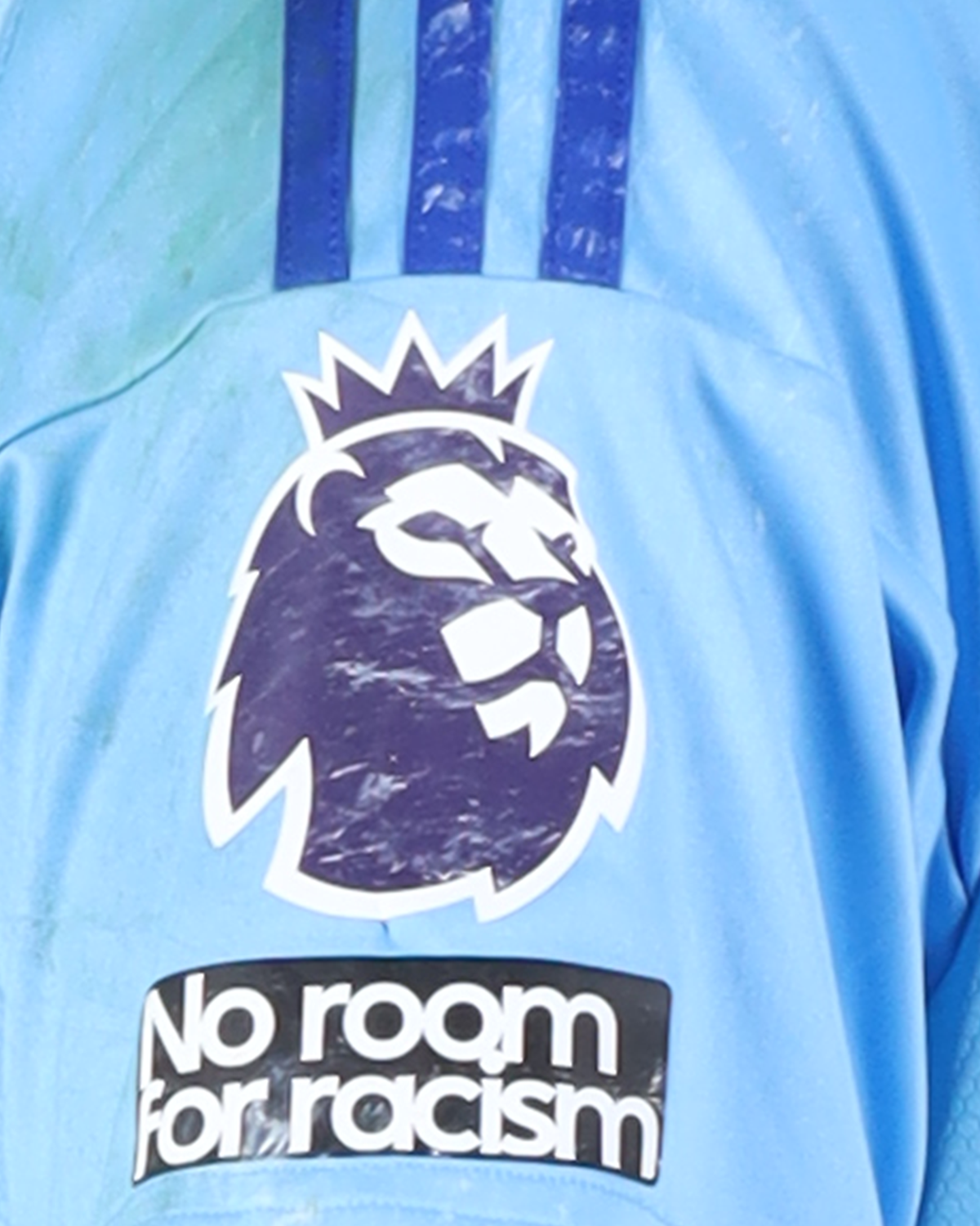 Bernd Leno Fulham shirt