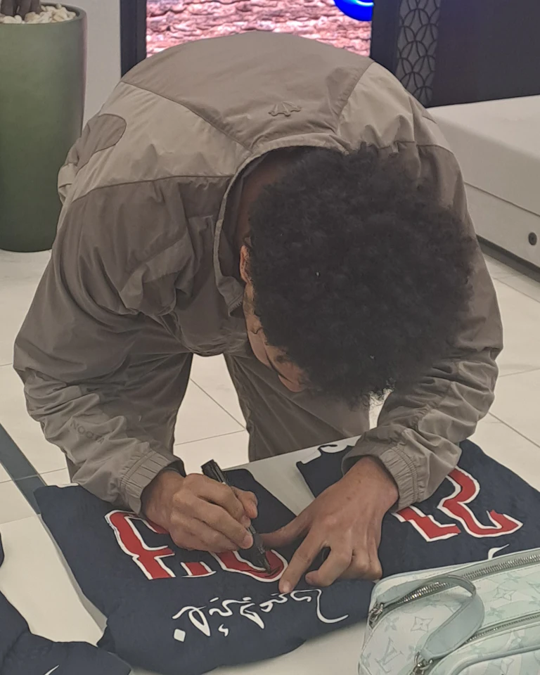 来自Paris Saint-Germain的Warren Zaïre-Emery球衣