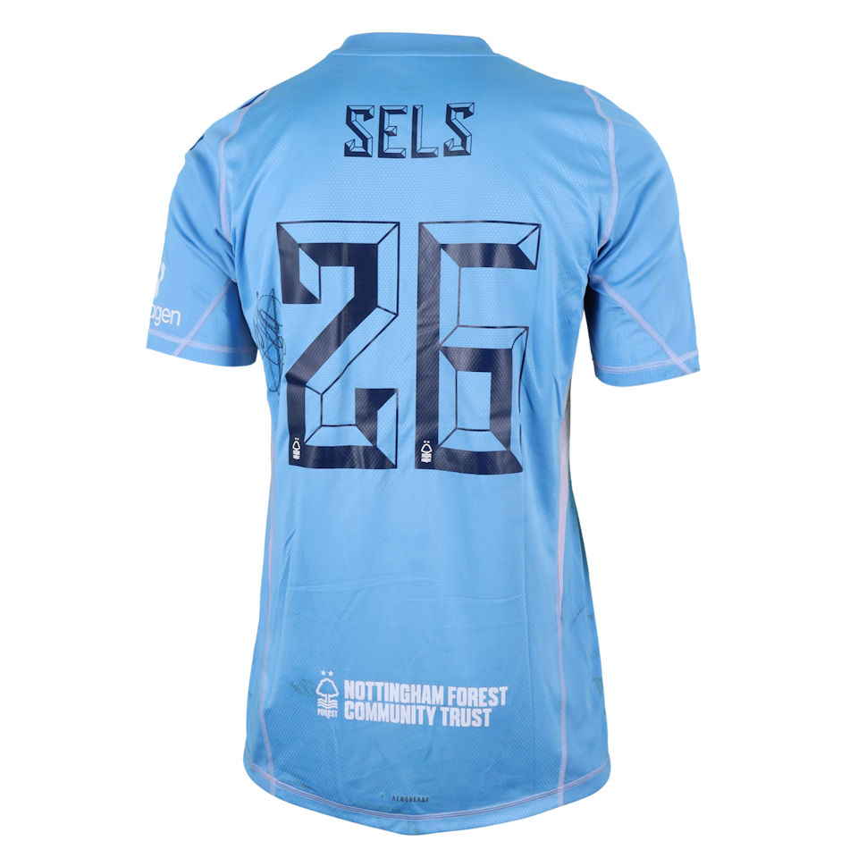 Matz Sels Nottingham Forest shirt