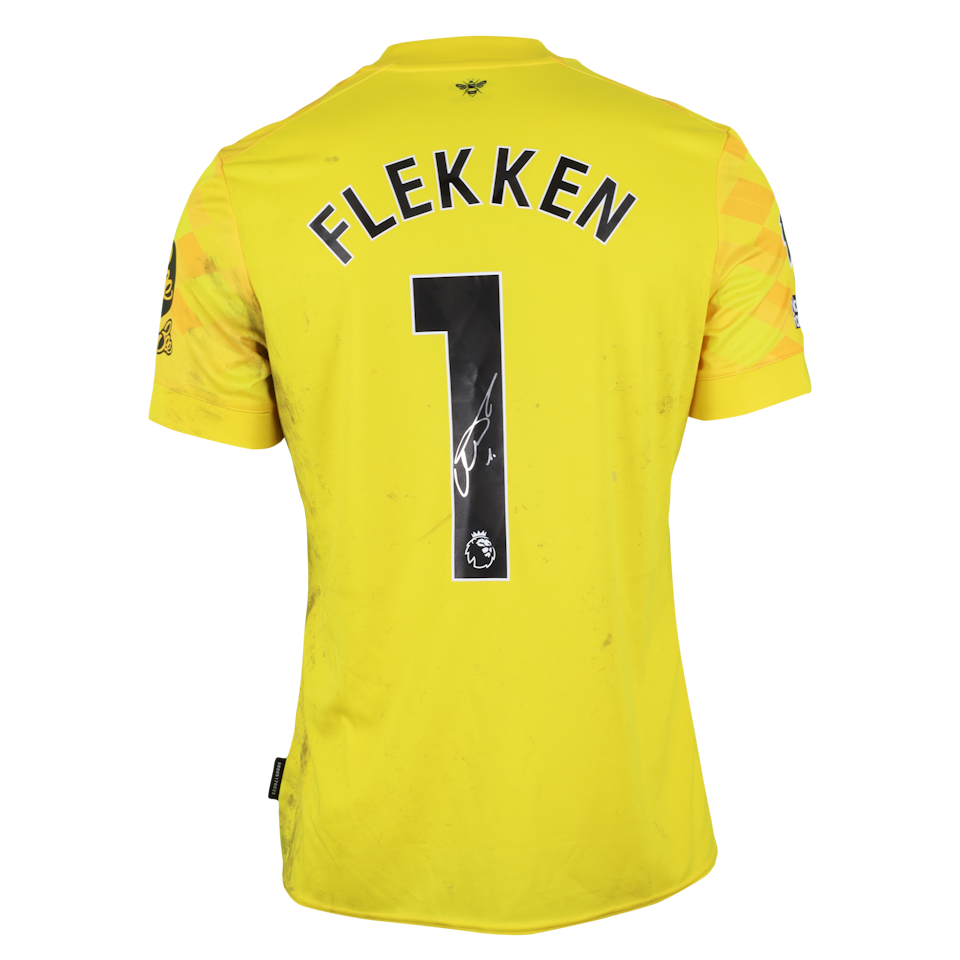 Mark Flekken Brentford shirt