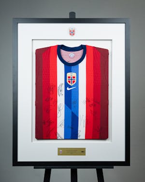 Classic Edition Framed Squad Signed Shirt Norway shirt