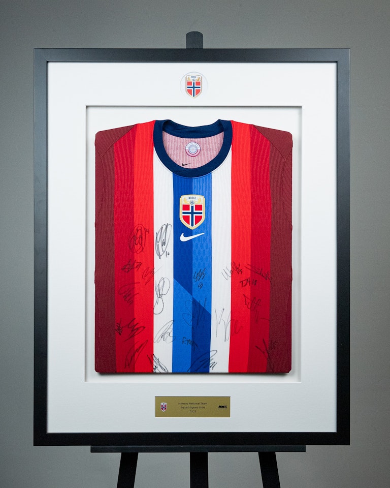 Classic Edition Framed Squad Signed Shirt