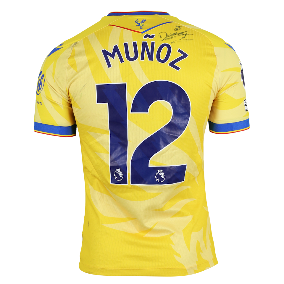 Daniel Muñoz Mejía Crystal Palace shirt