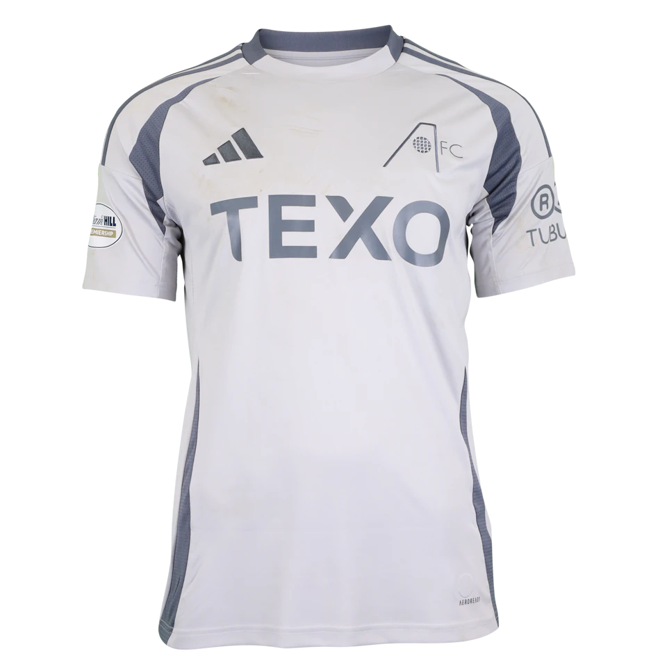 来自Aberdeen的Kevin Nisbet球衣