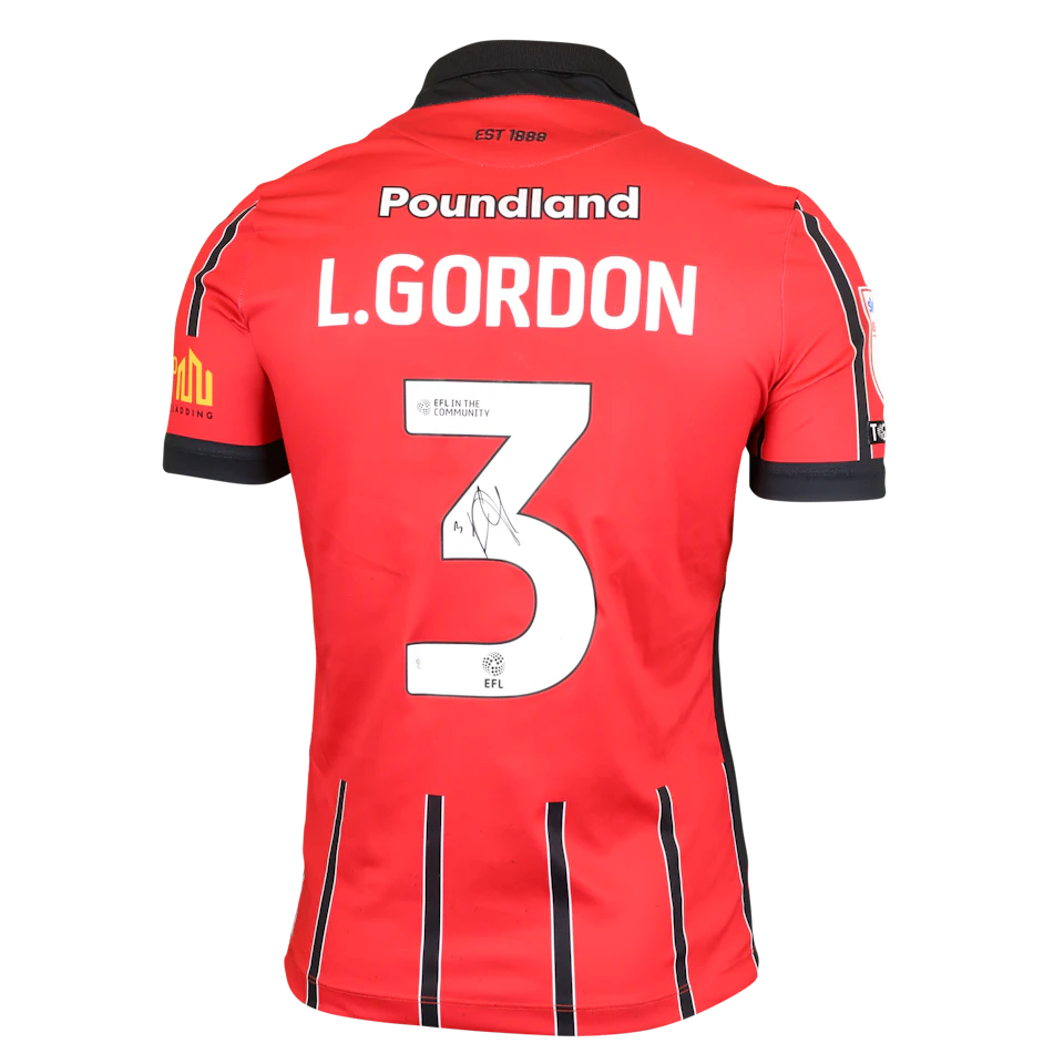 来自Walsall的Liam Gordon球衣