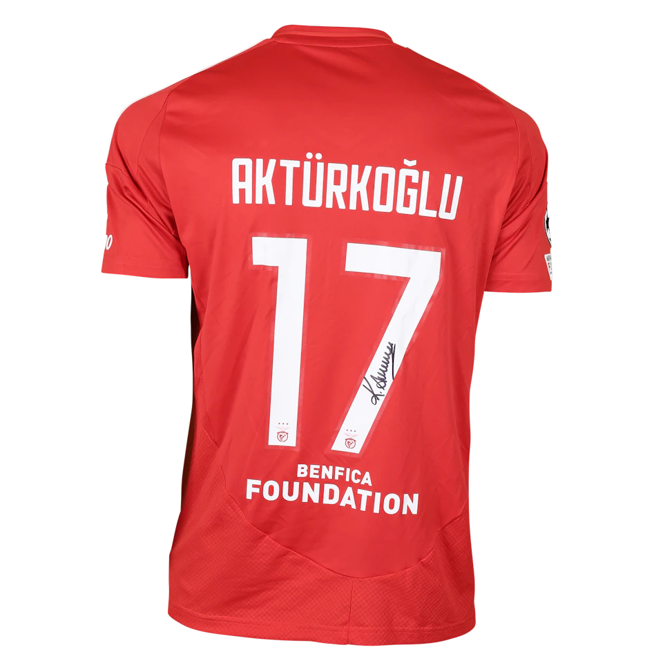Kerem Aktürkoğlu SL Benfica forması