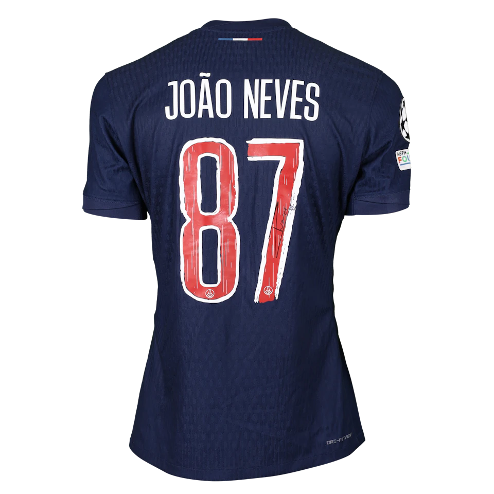 Paris Saint-Germain 팀의 João Neves 셔츠
