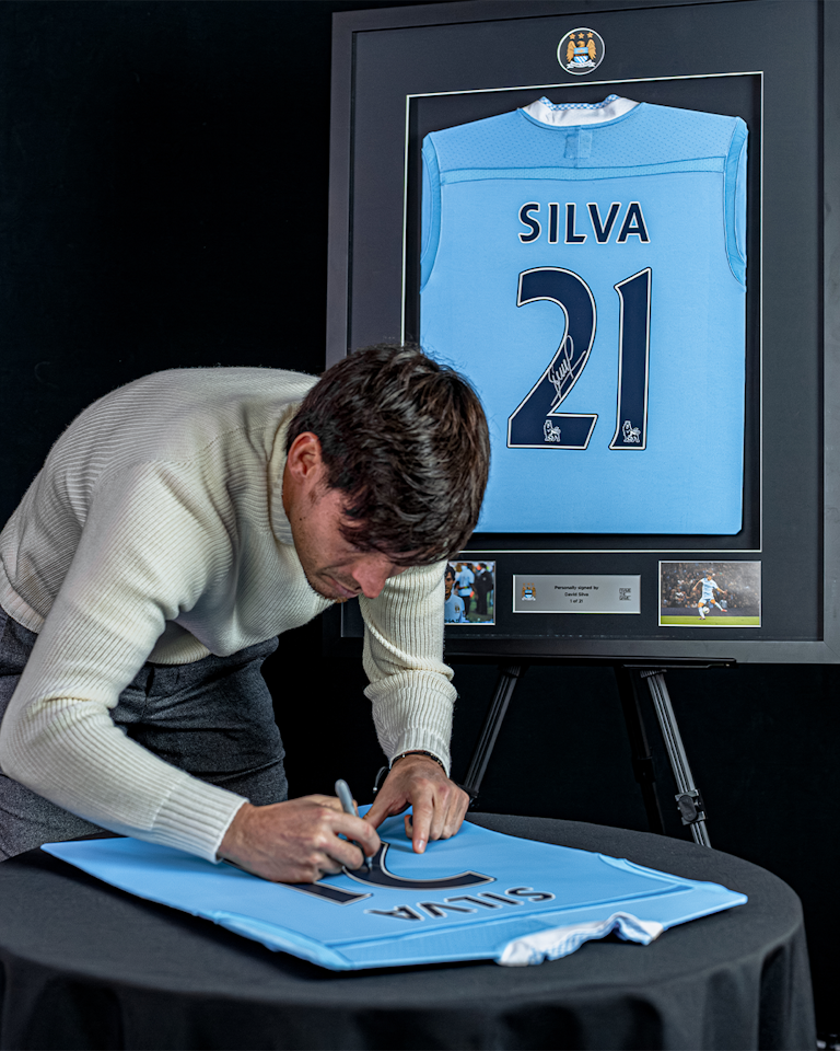 David Silva Signed - Champions of England 11/12