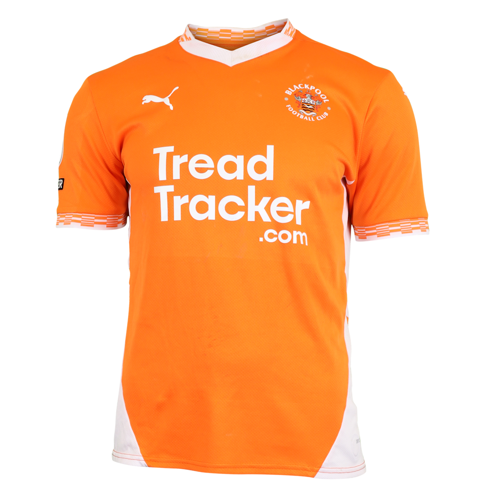 Josh Onomah Blackpool shirt