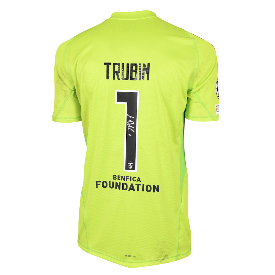 Anatoliy Trubin SL Benfica のシャツ
