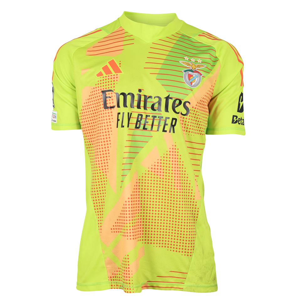 Anatoliy Trubin SL Benfica のシャツ