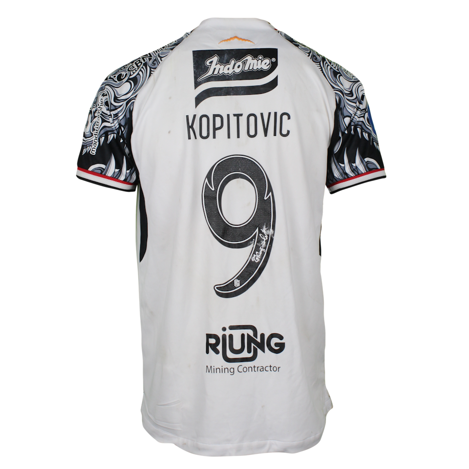 Boris Kopitović Bali United shirt