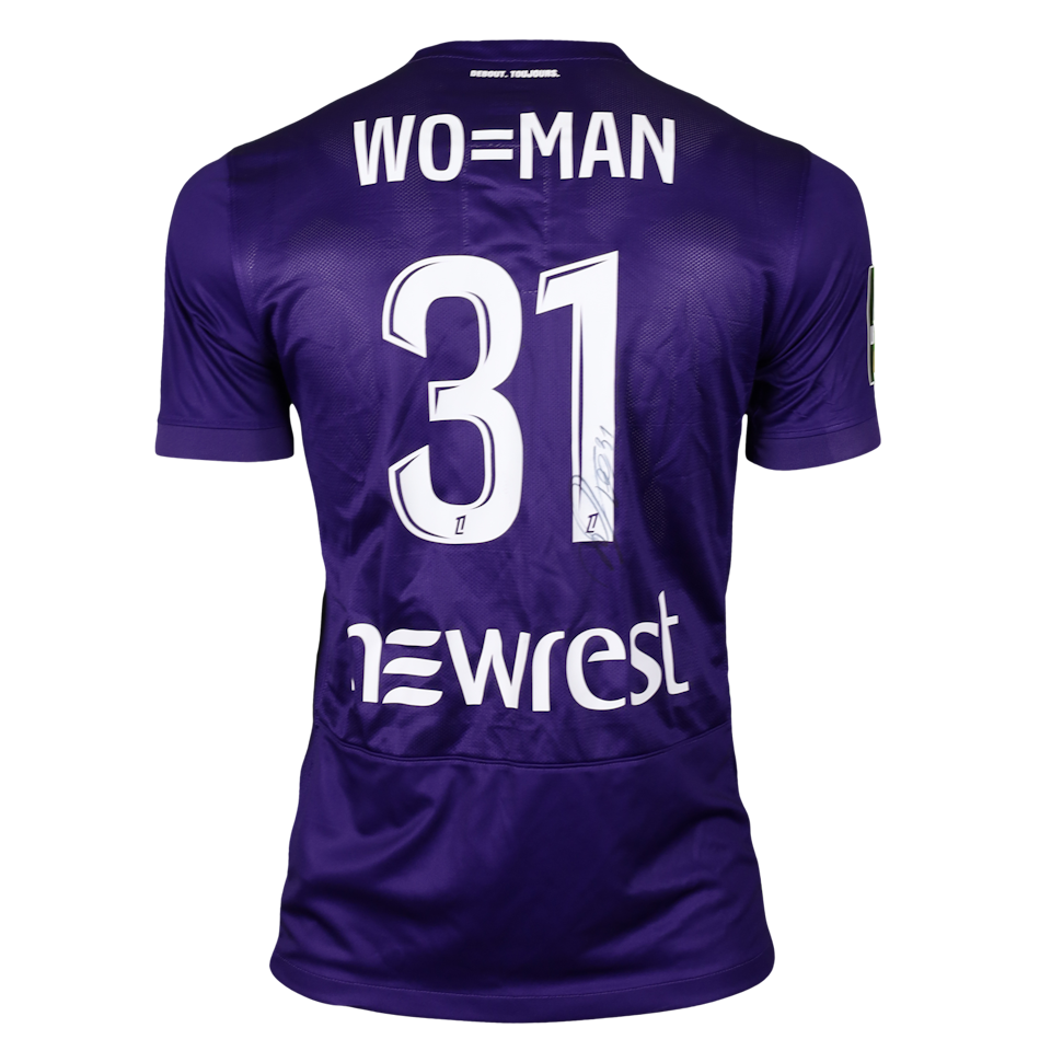 Noah Edjouma Sprint Auctions shirt