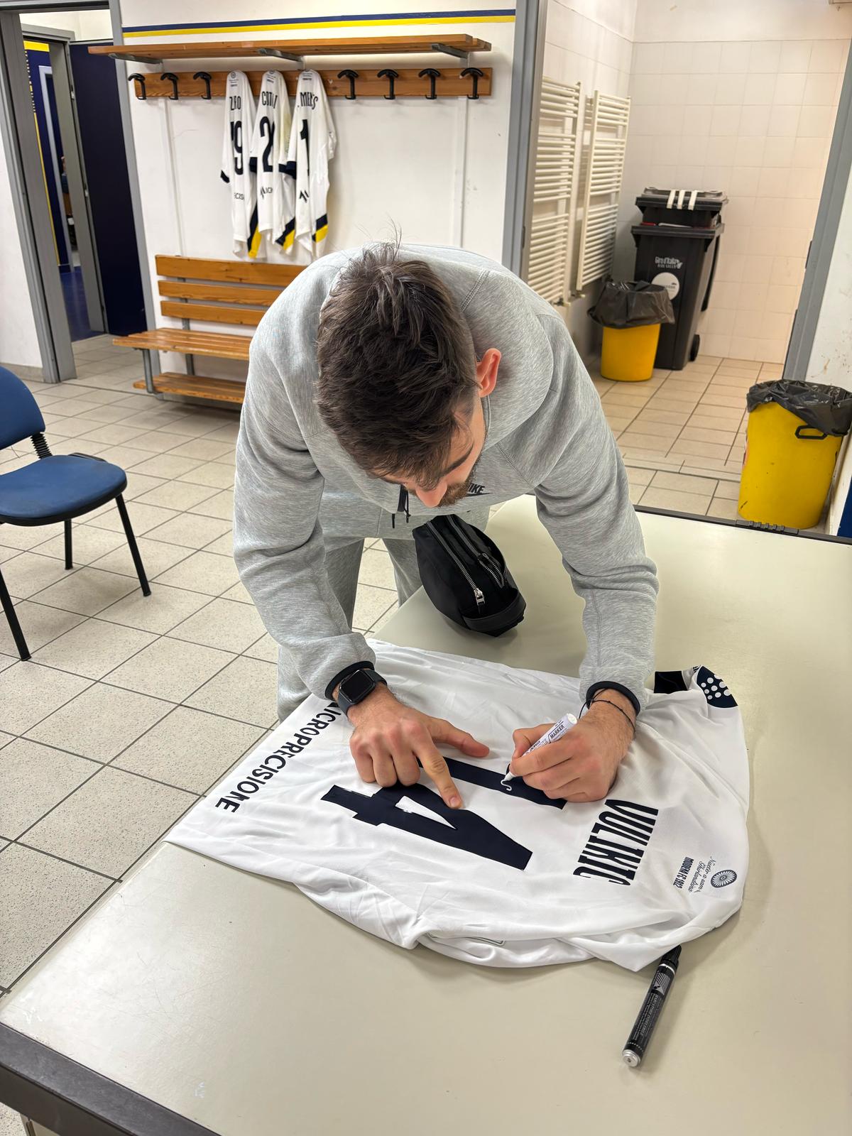 Stipe Vulikić Modena FC shirt