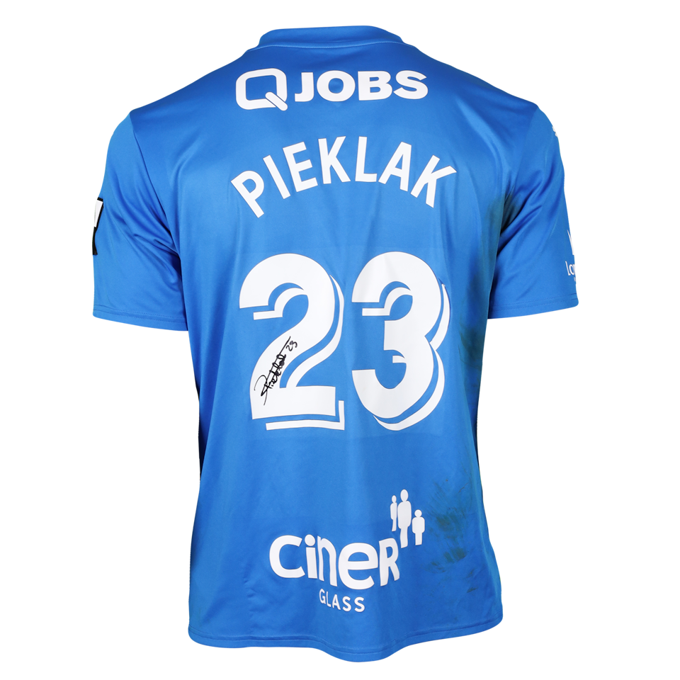 来自Lommel SK的Matthias Pieklak球衣