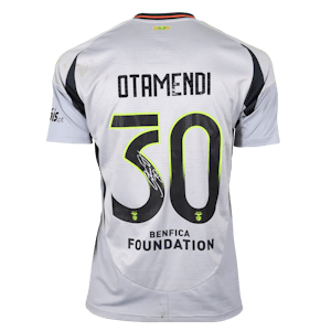 来自SL Benfica的Nicolás Otamendi球衣