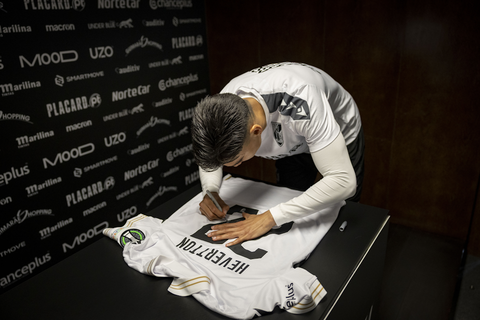 Hevertton Ciriaco Santos Vitória SC shirt