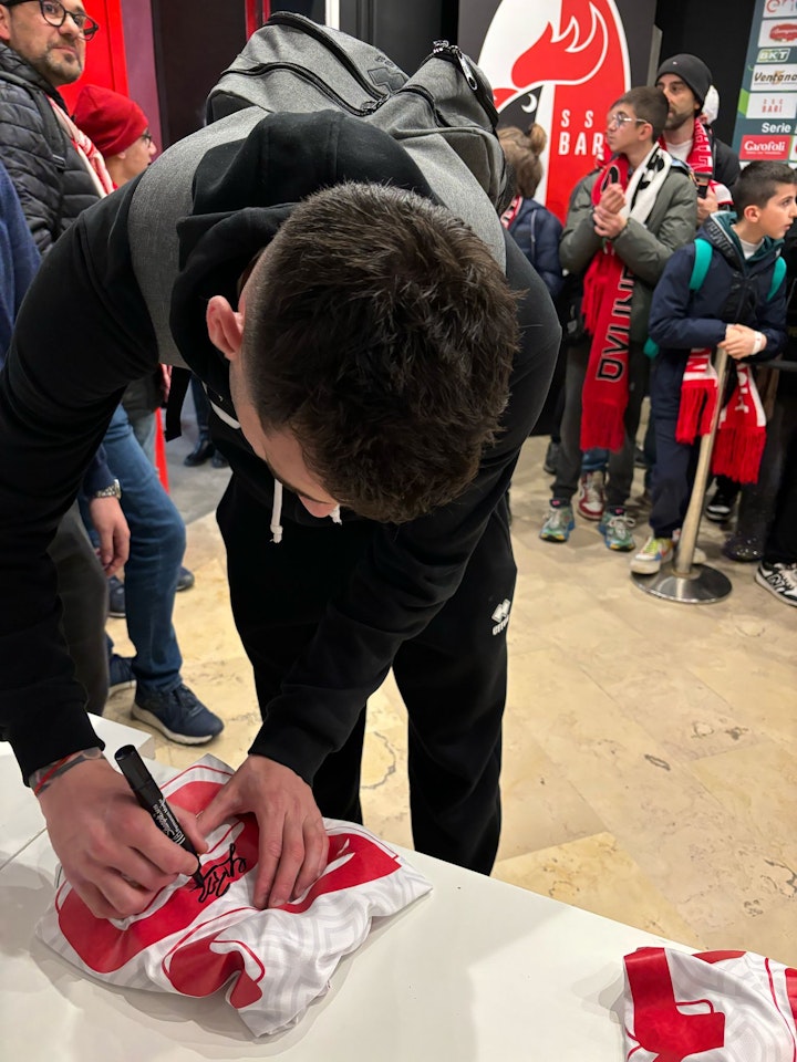 Gastón Rodrigo Pereiro López S.S.C. Bari shirt