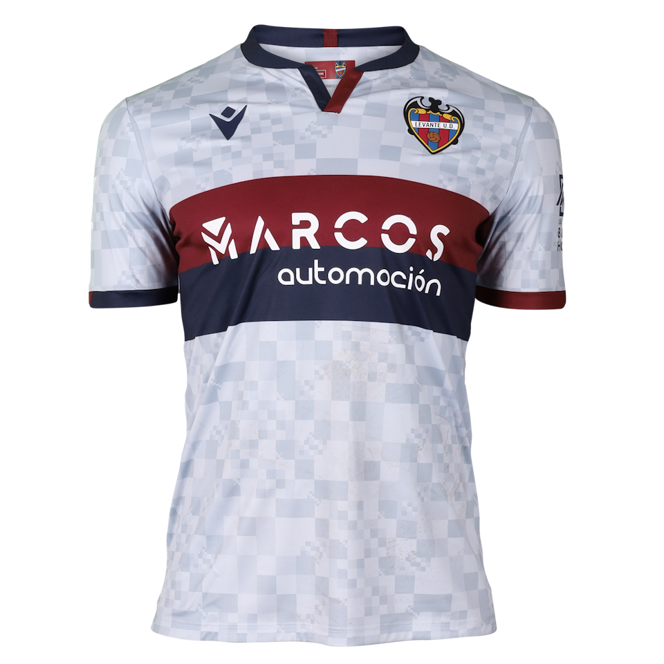 Adrián De la Fuente Levante UD shirt