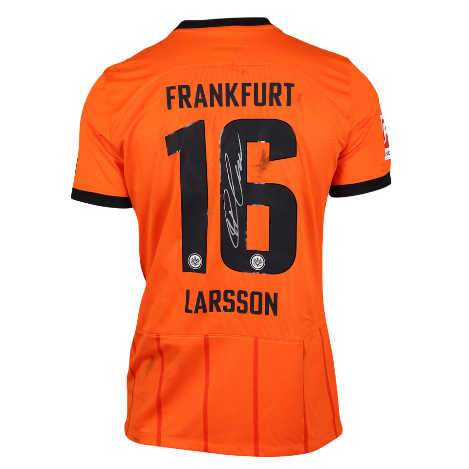 Hugo Larsson Eintracht Frankfurt shirt