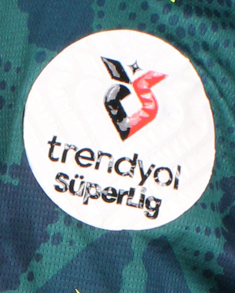 Dominik Livaković Fenerbahçe shirt