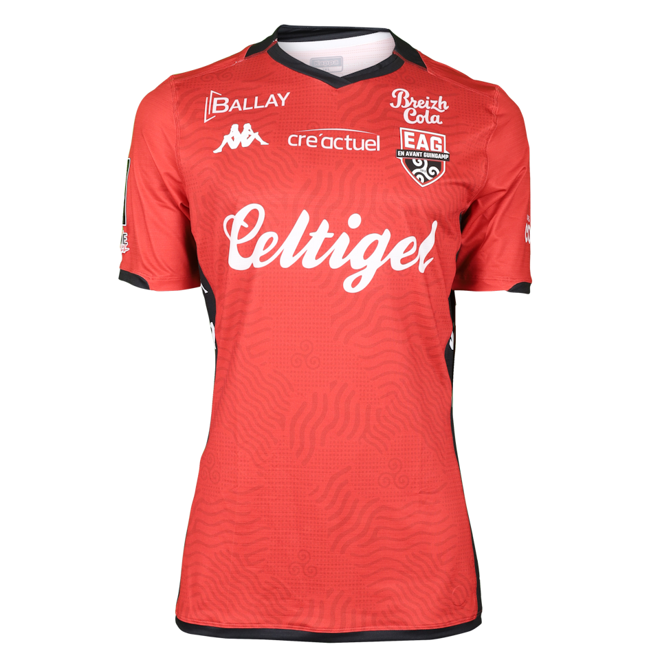 Sohaib Nair En Avant Guingamp shirt