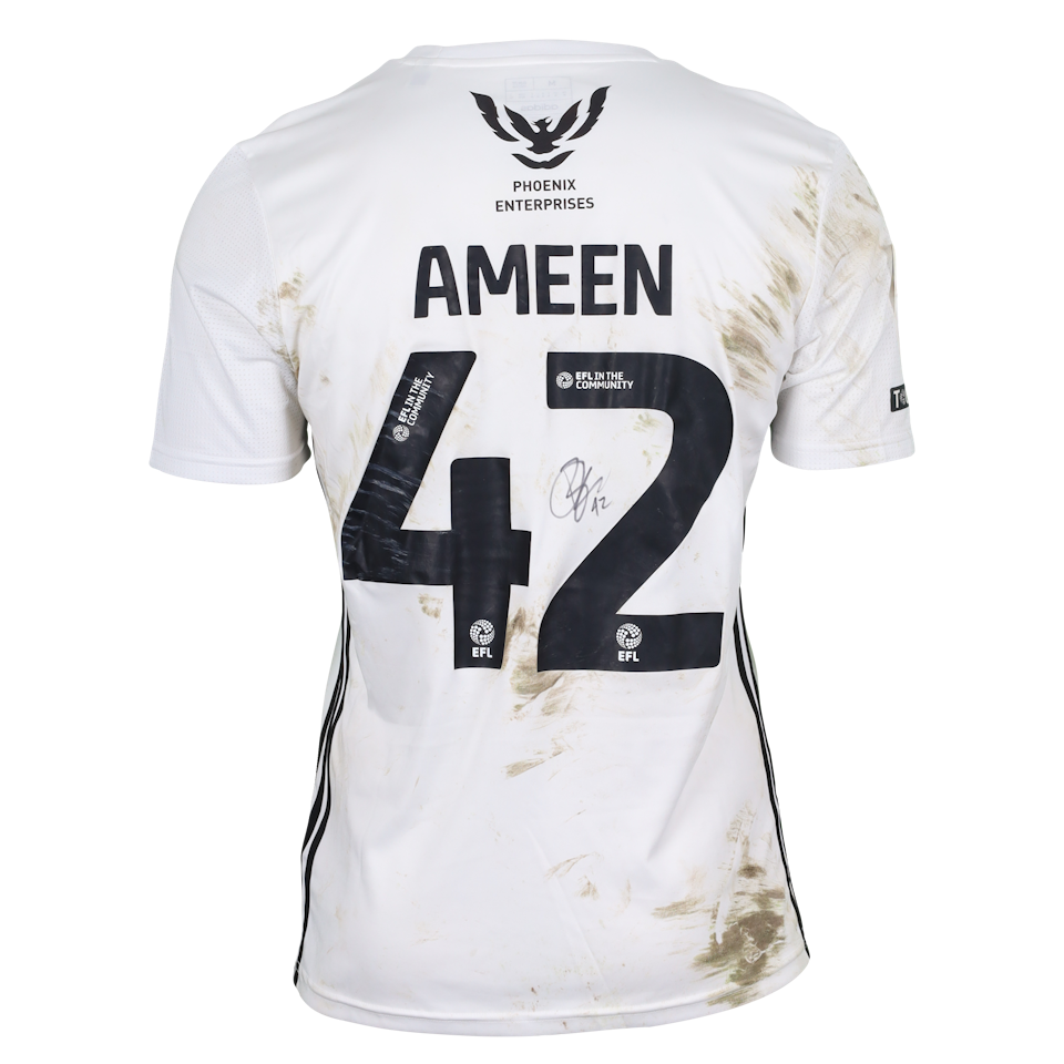Botan Ameen Swindon Town forması