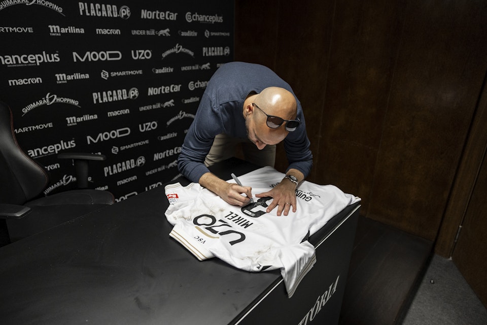 Mikel Villanueva Álvarez Vitória SC shirt