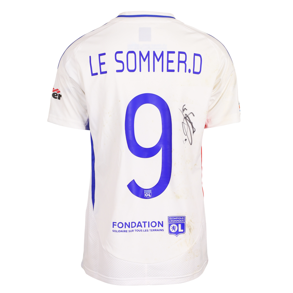 Eugénie Le Sommer OL Lyonnes shirt