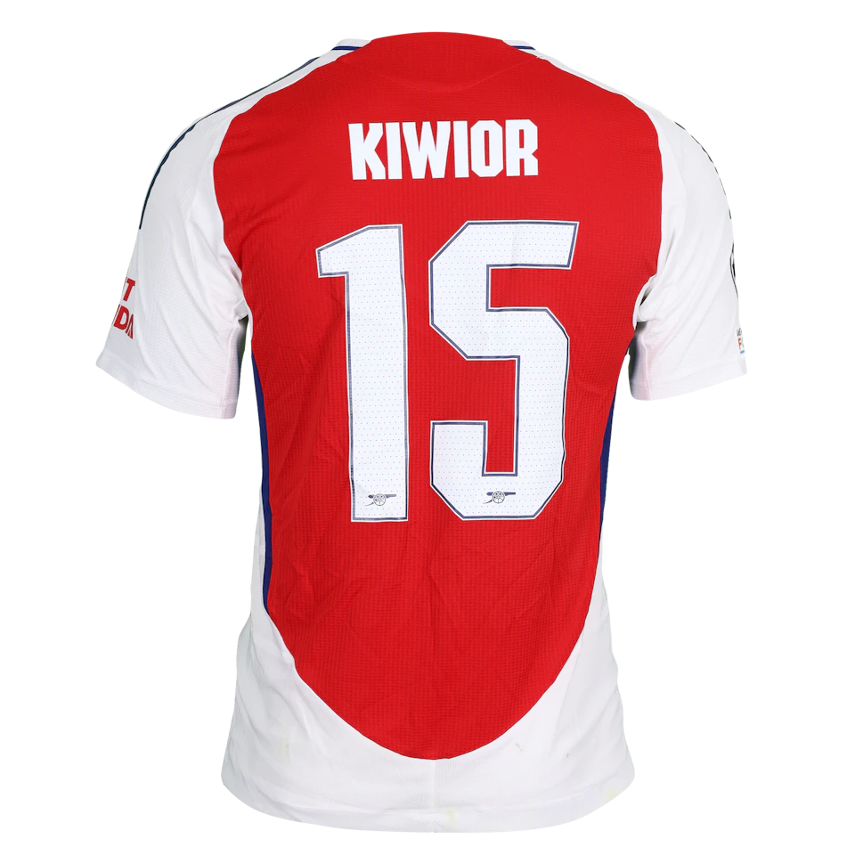 Jakub Kiwior Arsenal camisa.
