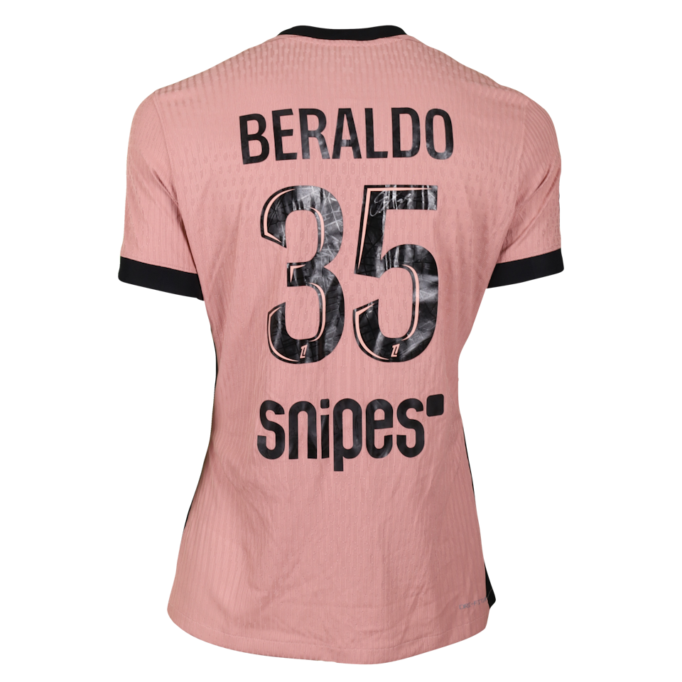 Paris Saint-Germain 팀의 Lucas Lopes Beraldo 셔츠