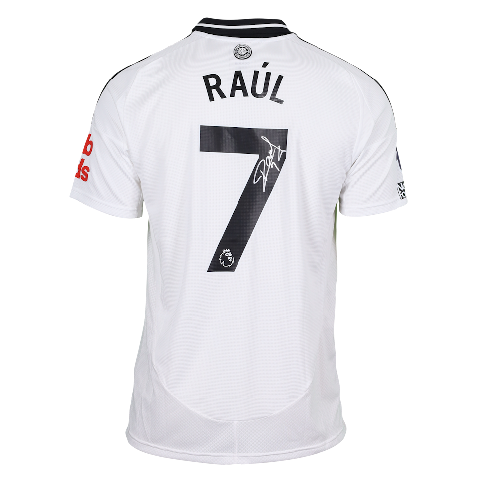 Raúl Jiménez Fulham shirt